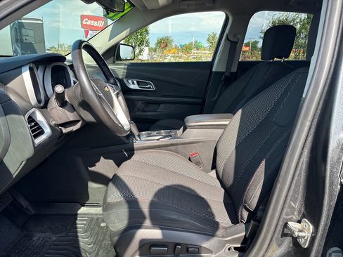 Used 2017 Chevrolet Equinox LT w/ Convenience Package AWD/4WD image 11