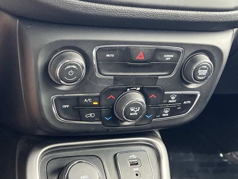 Used 2017 Jeep Compass Latitude w/ Popular Equipment Group AWD/4WD image 19