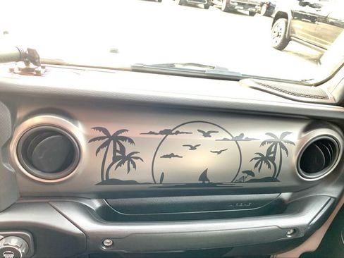 Used 2023 Jeep Gladiator Willys image 50