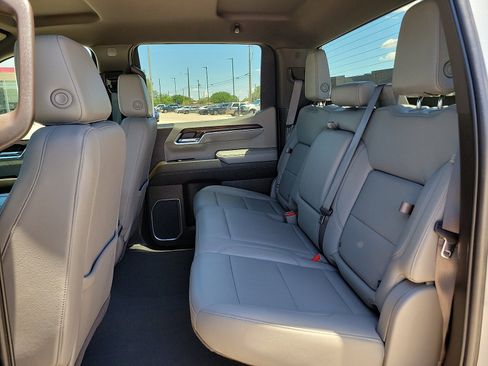 Used 2023 GMC Sierra 1500 SLT w/ SLT Premium Package AWD/4WD image 8