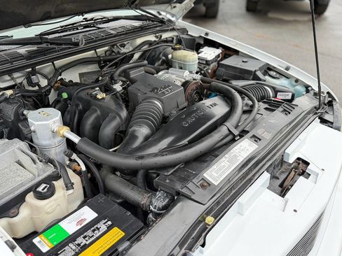 Used 2003 GMC Sonoma SL w/ Convenience Package image 90