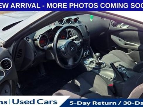 Used 2017 Nissan 370Z Coupe RWD image 14