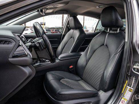 Used 2019 Toyota Camry SE w/ Convenience Package image 14