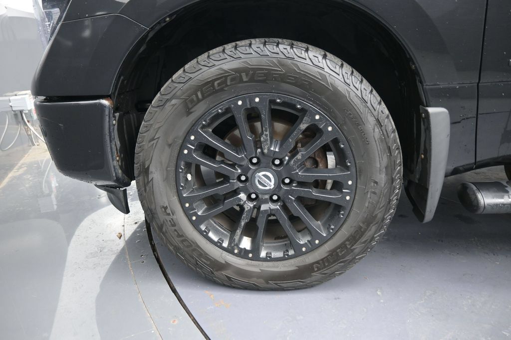 Used 2018 Nissan Titan SV AWD/4WD image 12