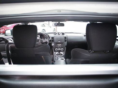 Used 2011 Nissan 370Z Coupe image 22