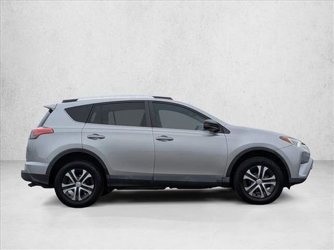 Used 2016 Toyota RAV4 LE FWD image 4
