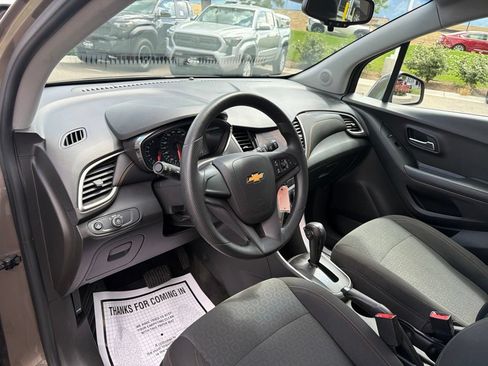 Used 2020 Chevrolet Trax LS FWD image 25
