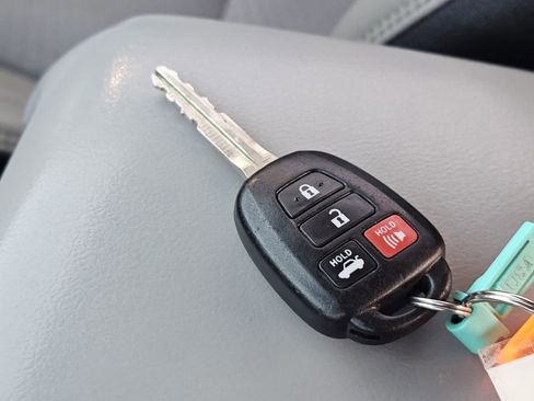 Used 2016 Toyota Camry SE FWD image 33