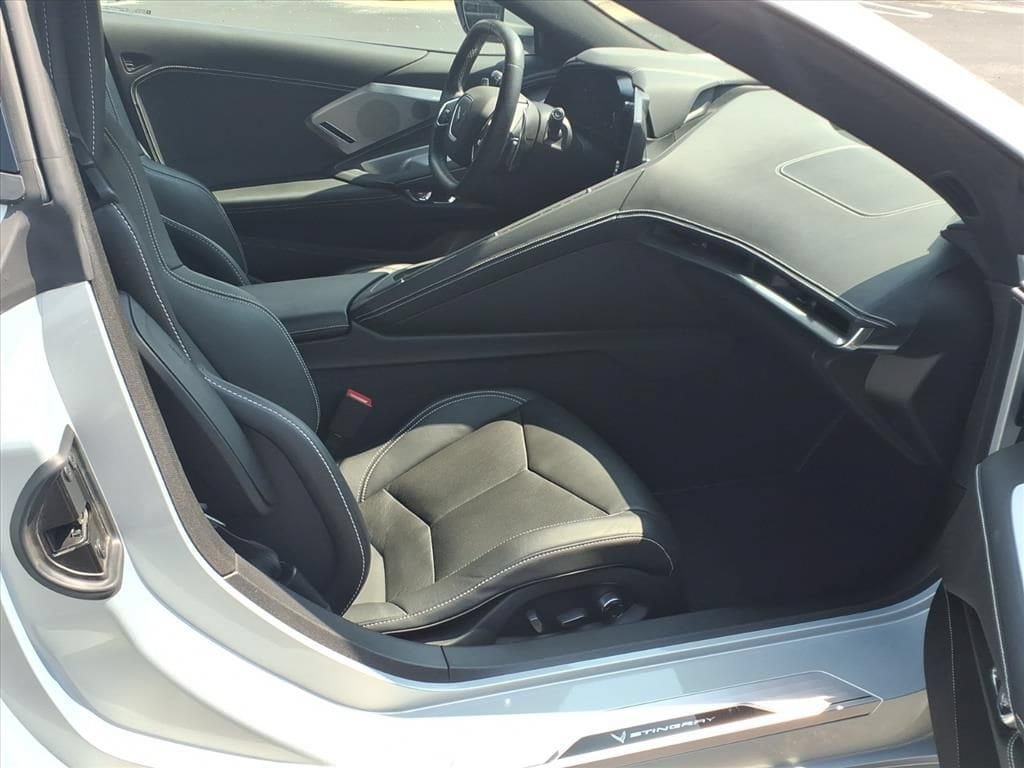 Used 2021 Chevrolet Corvette Stingray Preferred Cpe w/ Z51 Performance Package RWD image 22
