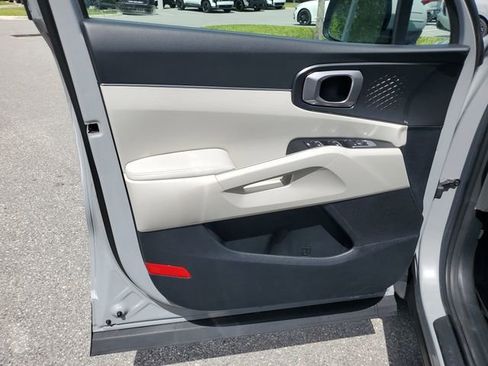 Certified 2025 Kia Sorento EX w/ Panoramic Sunroof Package image 18