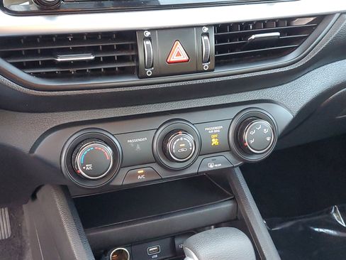 New 2022 Kia Forte LXS w/ LXS Technology Package image 23