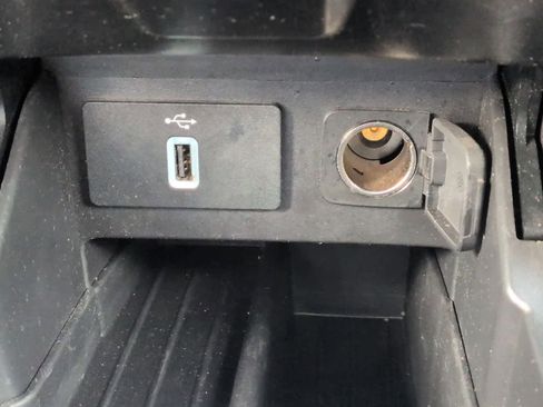 Certified 2018 Ford Explorer XLT w/ Equipment Group 202A image 34