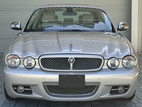 Used 2009 Jaguar XJ Vanden Plas Super V8 Portfolio RWD image 25
