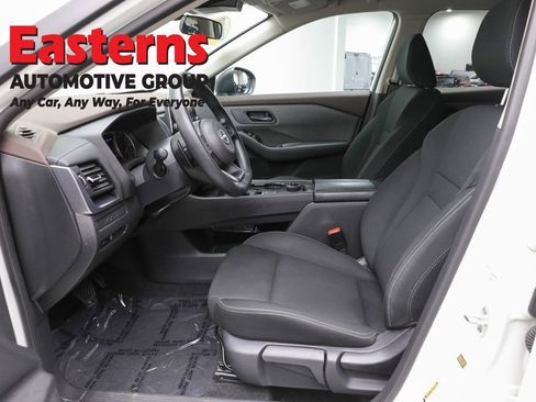 Used 2023 Nissan Rogue S AWD/4WD image 13