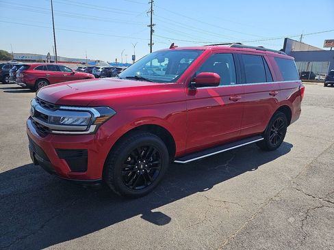 Used 2022 Ford Expedition XLT image 2