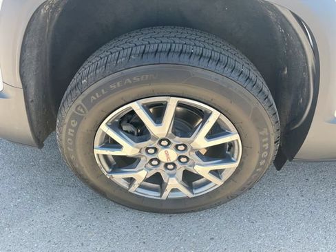 Used 2023 GMC Acadia SLT AWD/4WD image 18
