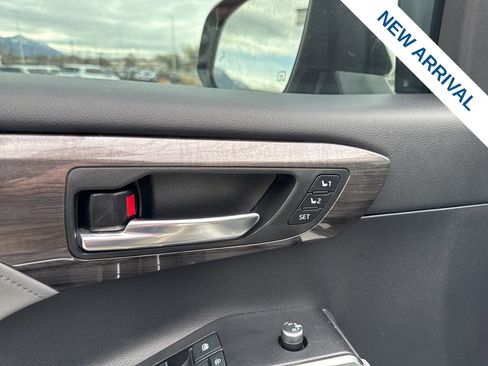 Used 2021 Toyota Highlander Limited image 20