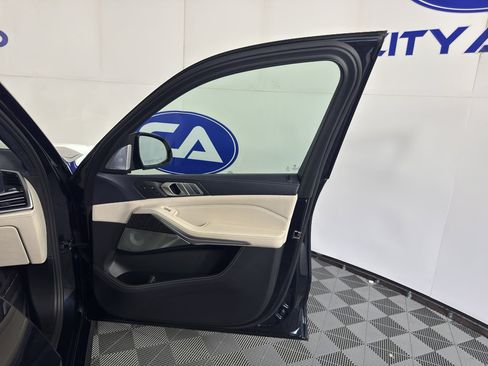 Used 2020 BMW X7 M50i AWD/4WD image 42