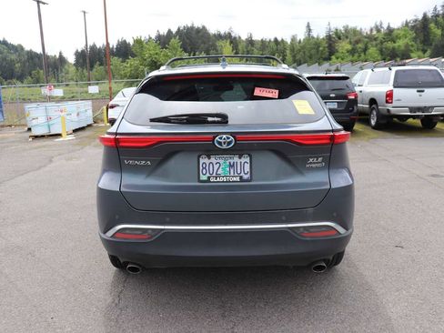 Used 2021 Toyota Venza XLE w/ Carpet Mat Package (TMS) AWD/4WD image 6