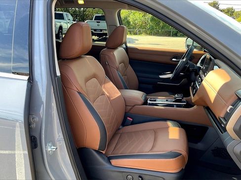 Used 2024 Nissan Pathfinder Platinum w/ Cargo Package image 7