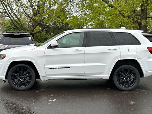 Used 2019 Jeep Grand Cherokee Altitude AWD/4WD image 5