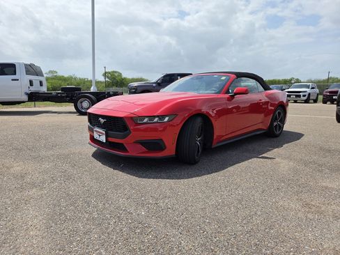 Used 2024 Ford Mustang Convertible RWD image 4