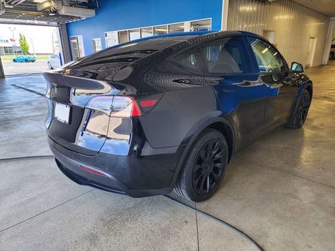 Used 2022 Tesla Model Y Long Range AWD/4WD image 4