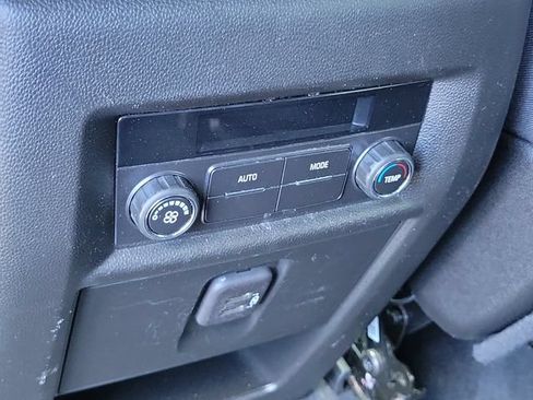 Used 2023 Chevrolet Traverse LT FWD image 17