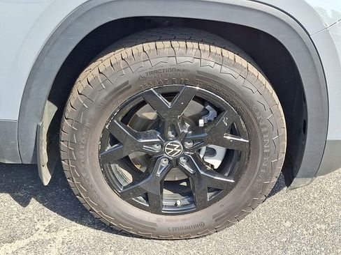 Used 2024 Volkswagen Atlas Peak Edition SE AWD/4WD image 8