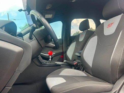 Used 2018 Ford Focus ST FWD image 11