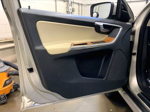 Used 2017 Volvo XC60 T5 Inscription w/ Preferred Option Package image 21