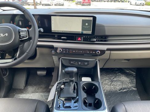 New 2026 Kia Carnival EX FWD image 11
