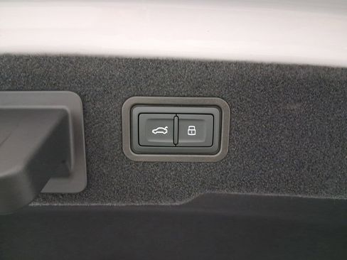 New 2025 Audi A8 L 3.0T image 15