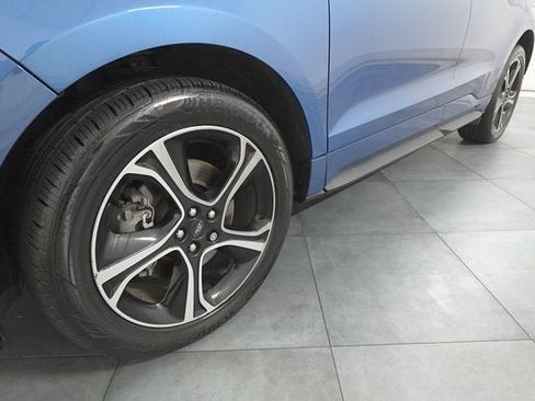 Used 2020 Ford Edge ST image 30