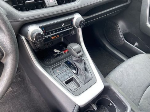 Used 2022 Toyota RAV4 XLE AWD/4WD image 29