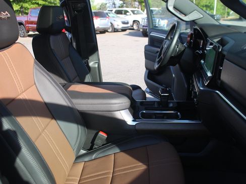 Used 2026 Chevrolet Silverado 1500 High Country AWD/4WD image 37