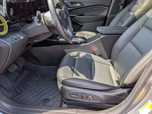 Used 2024 Chevrolet Trax ACTIV w/ Sunroof Package FWD image 16