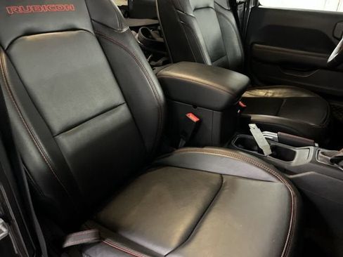 Used 2019 Jeep Wrangler Unlimited Rubicon w/ Dual Top Group AWD/4WD image 27