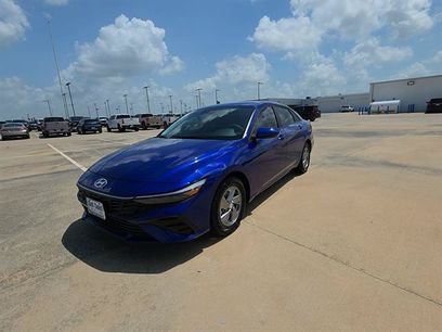 Used 2025 Hyundai Elantra SE