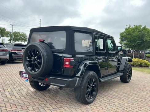 Used 2023 Jeep Wrangler Unlimited Sahara w/ Cold Weather Group AWD/4WD image 5