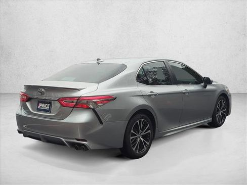 Used 2019 Toyota Camry SE image 5