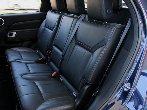 Used 2019 Land Rover Discovery HSE image 17