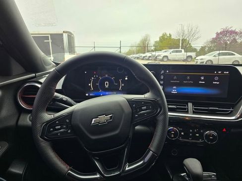 Used 2024 Chevrolet Trax RS image 19