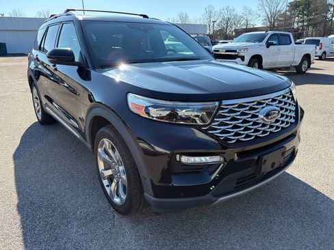 Used 2020 Ford Explorer Platinum w/ Premium Technology Package image 3