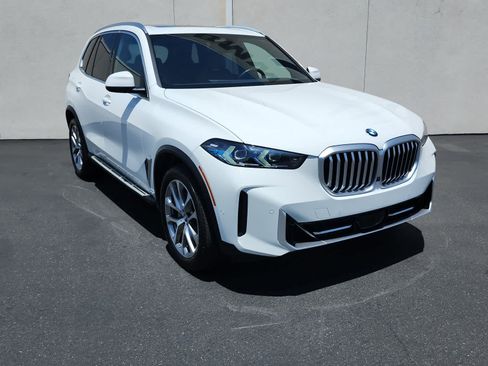 Used 2026 BMW X5 xDrive40i w/ Parking Assistance Package AWD/4WD image 2