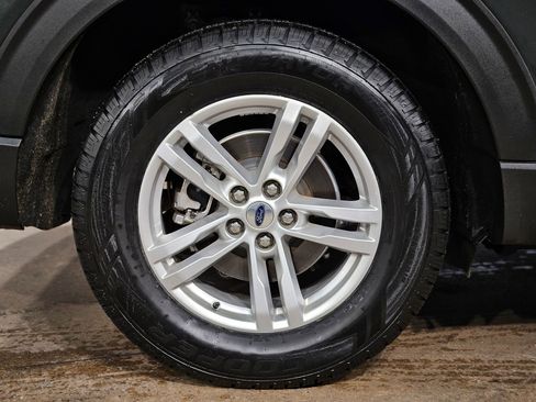 Used 2023 Ford Explorer XLT image 17