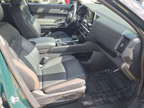 Used 2022 Nissan Pathfinder SL image 5