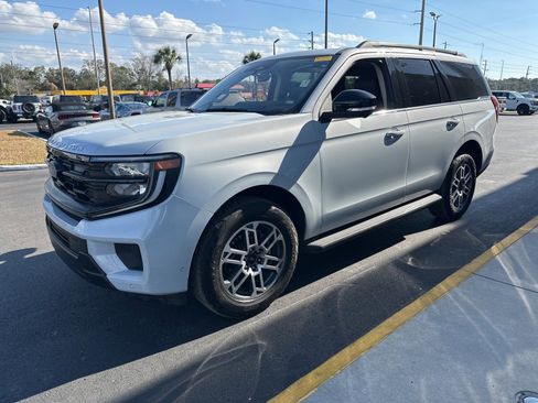 Used 2025 Ford Expedition Active image 8