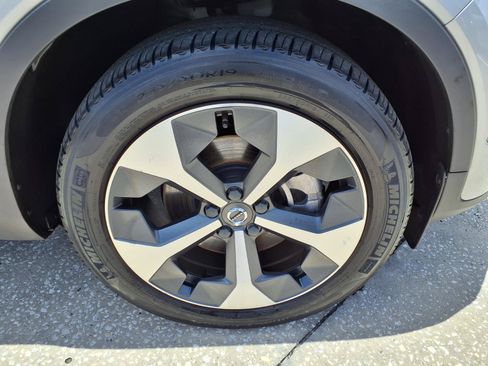 Used 2023 Volvo XC40 B5 Plus w/ Driver Assist Package AWD/4WD image 9