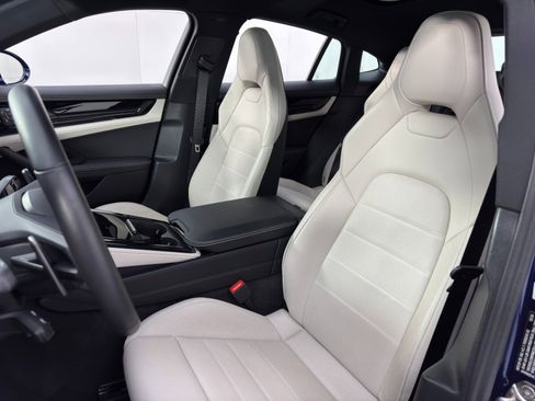 Used 2025 Porsche Panamera 4S w/ Premium Package image 40